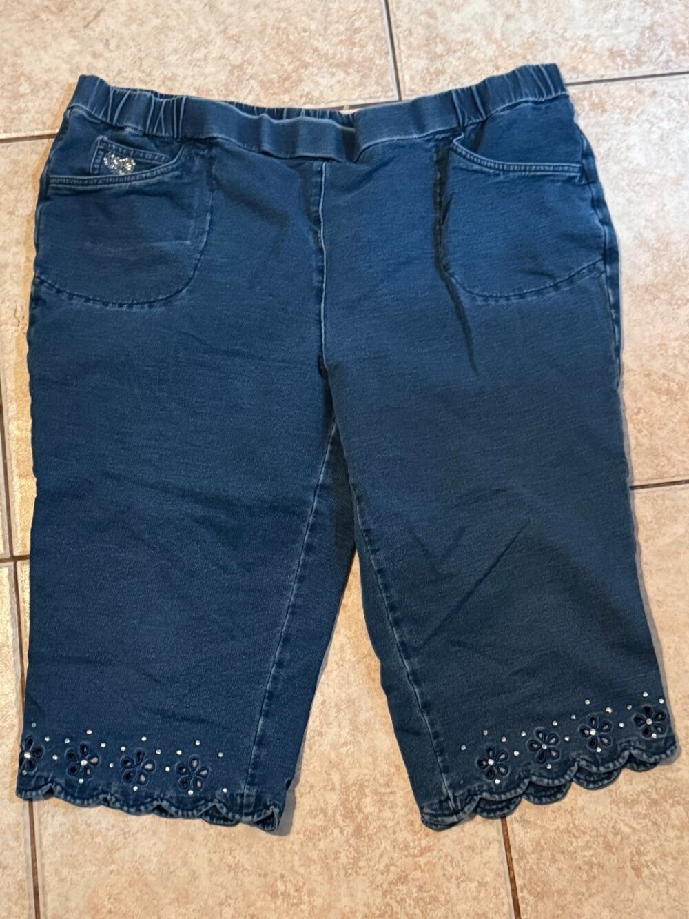 DreamJeannes by Quacker Factory Women's Blue Capri Pants Stretch Rhinestone Hem